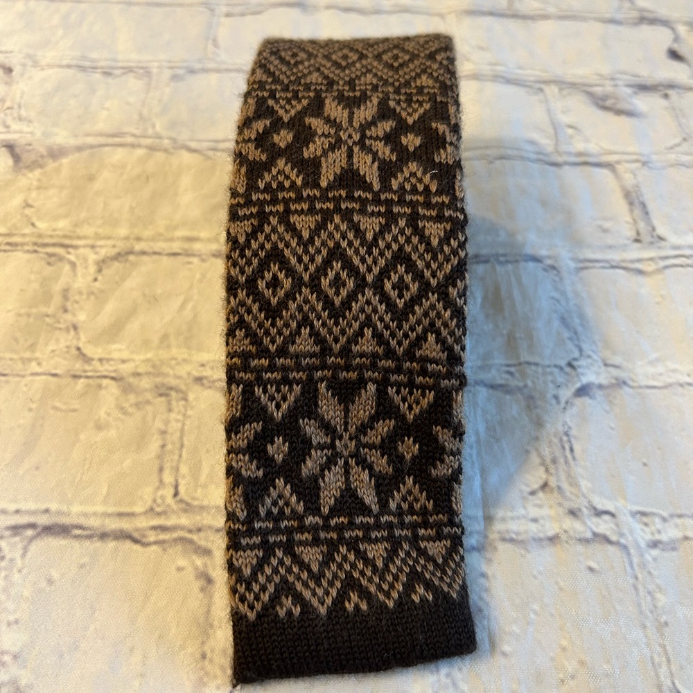 RETRO STYLE BROWN/TAN SQUARE END 100% ACRYLIC TIE